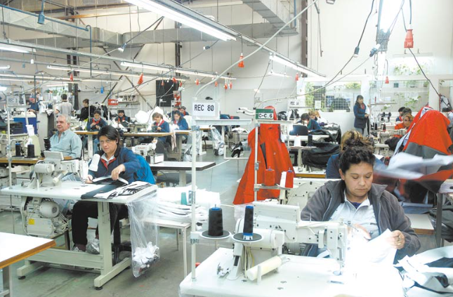 ¡CAPUTO VS TEXTILES!: El ministro dice que la ropa en Argentina es “un robo” y la industria responde con dureza