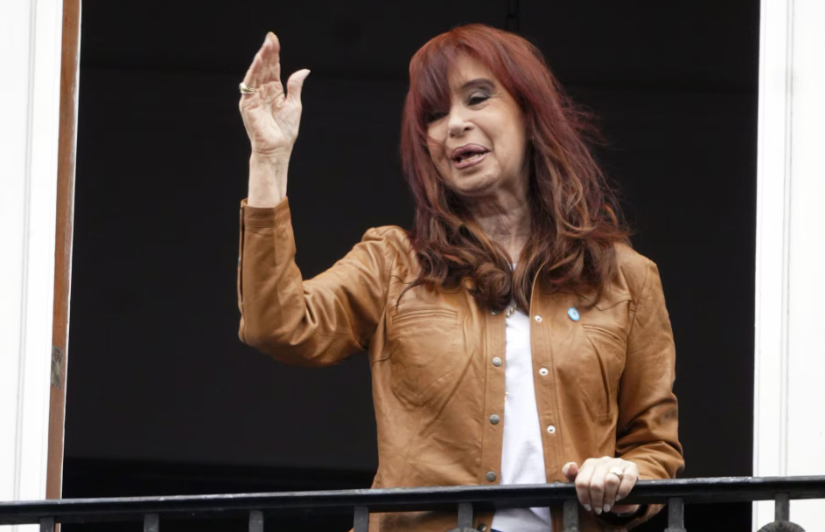 PROSCRIPCIÓN Y PERSECUSIÓN JUDICIAL: Abogados de CFK piden le saquen la tobillera