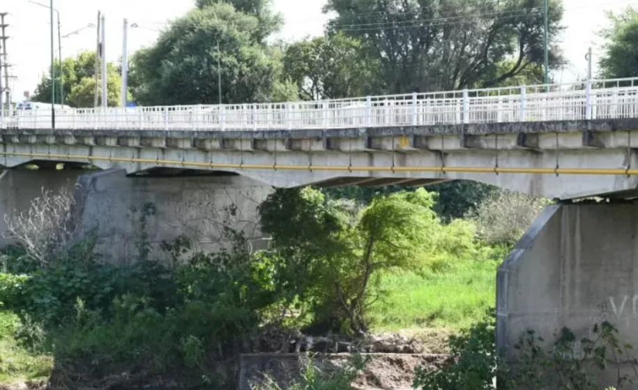PUENTE DE SANTA LUCÍA: La municipalidad analiza acciones legales contra Bettina Romero por obra que se cayó