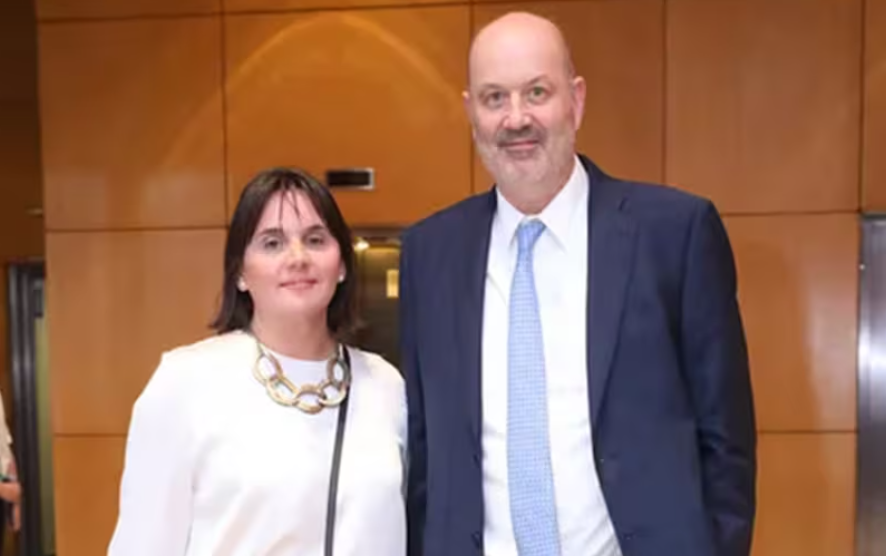 «CON LA TUYA»: CONTRATO ESCANDALOSO PARA LA ESPOSA DE STURZENEGGER