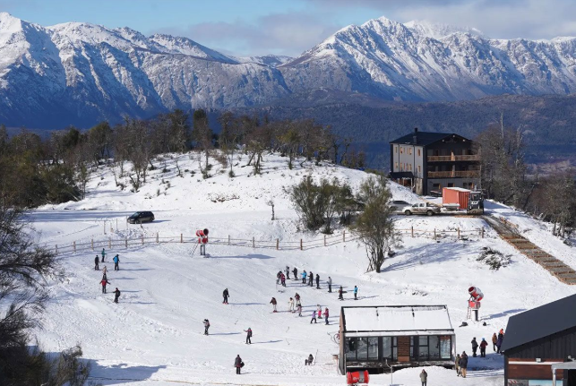 BARILOCHE: Fuerte rechazo al avance de un proyecto para millonarios en pleno Cerro Catedral