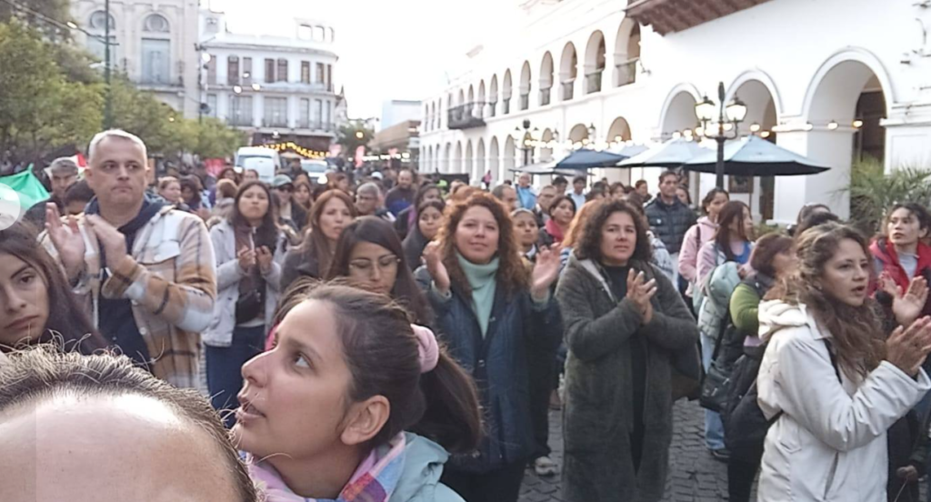 PARO DOCENTE EN SALTA: Maestros rechazan migajas salariales y se suman a la protesta nacional