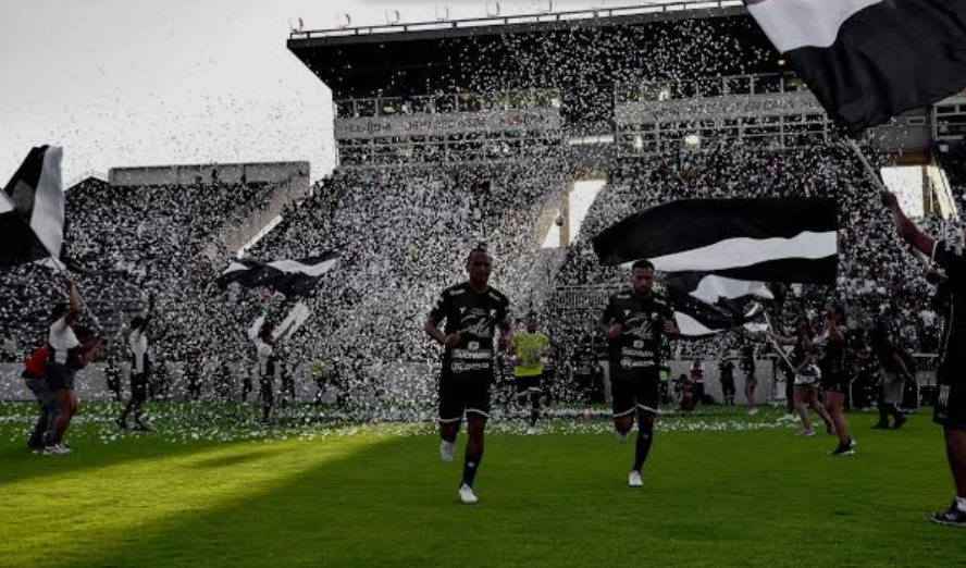 CENTRAL NORTE CELEBRÓ SUS 105 AÑOS CON VIGILIA Y CÁNTICOS DE LOS HINCHAS