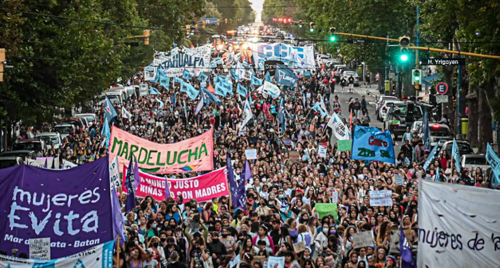 LA MAREA FEMINISTA VOLVIÓ A INUNDAR LAS CALLES