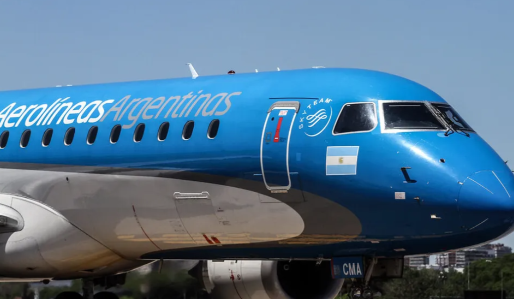 AEROLÍNEAS ARGENTINAS: Cobrará recargos por suba de combustible