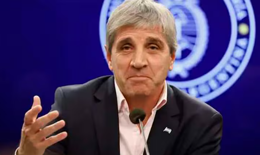 CAPUTO VUELVE A ATACAR LA ESTATIZACIÓN DE YPF