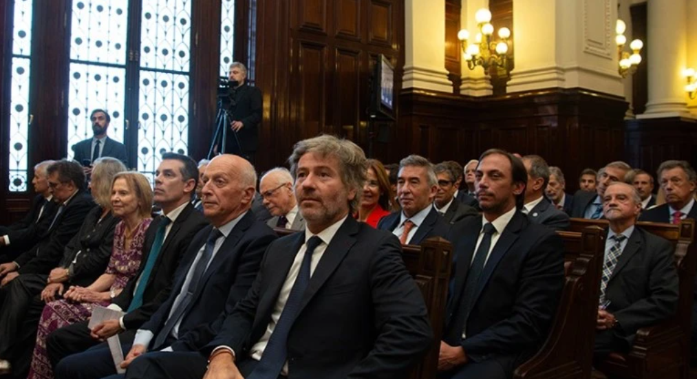 PARIENTES AL PODER JUDICIAL: Mahiques manda los pliegos de sus parientes y amigos