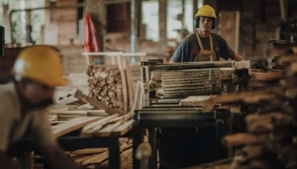 ECONOMÍA PARTIDA: El modelo de Javier Milei deja ganadores de elite y una mayoría que se hunde