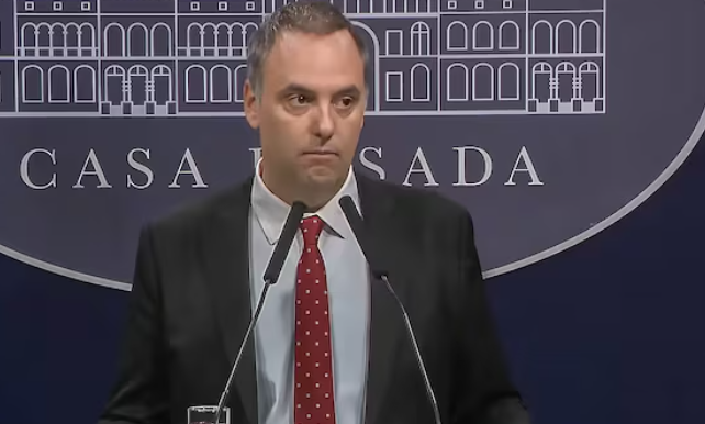 PRÉSTAMOS CON JUBILADAS: El extraño mecanismo que usó Manuel Adorni para comprar propiedades