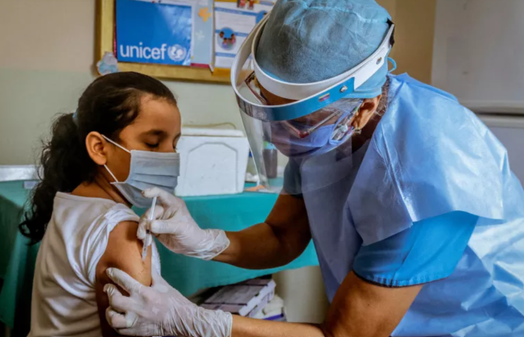 ¡HACETE CARGO DE ALGUNA!: Faltan vacunas y el Gobierno culpa a la Organización Panamericana de la Salud