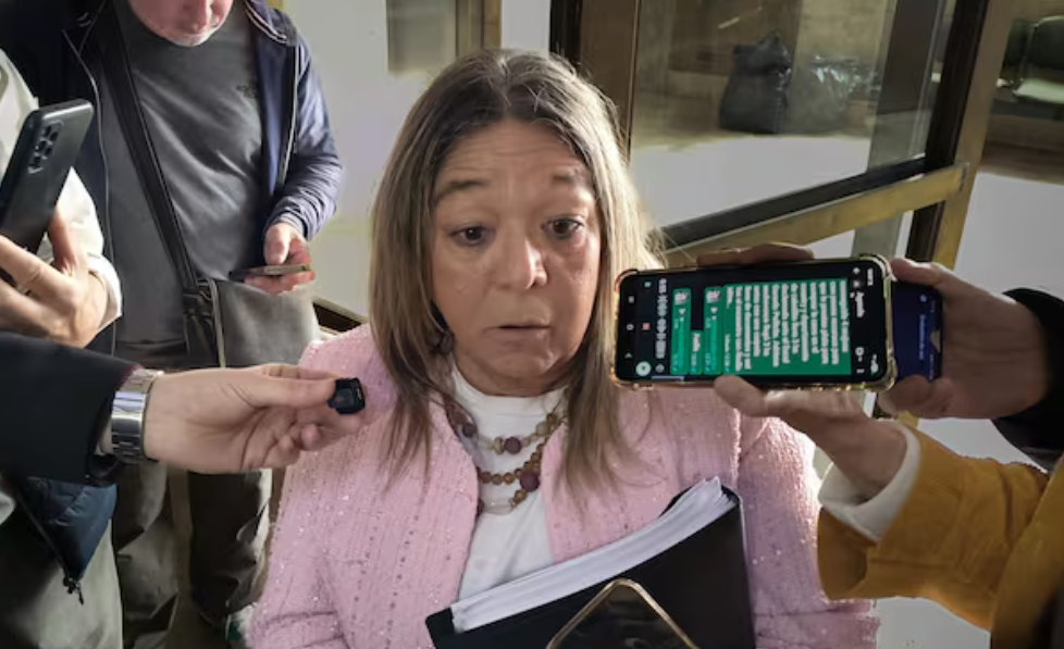 ¿ADORNI MÁS COMPLICADO? La escribana volvió a Comodoro Py