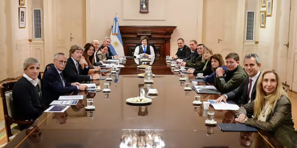 AUMENTO DE SUELDO SOLO PARA MINISTROS