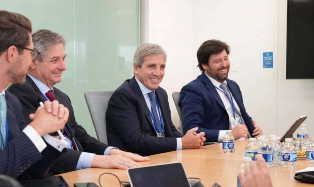 MÁS DEUDA PARA TAPAR DEUDAS: Caputo tomó USD 2.000 millones al Banco Mundial y lo sumó a USD 15.000 millones que debe al FMI