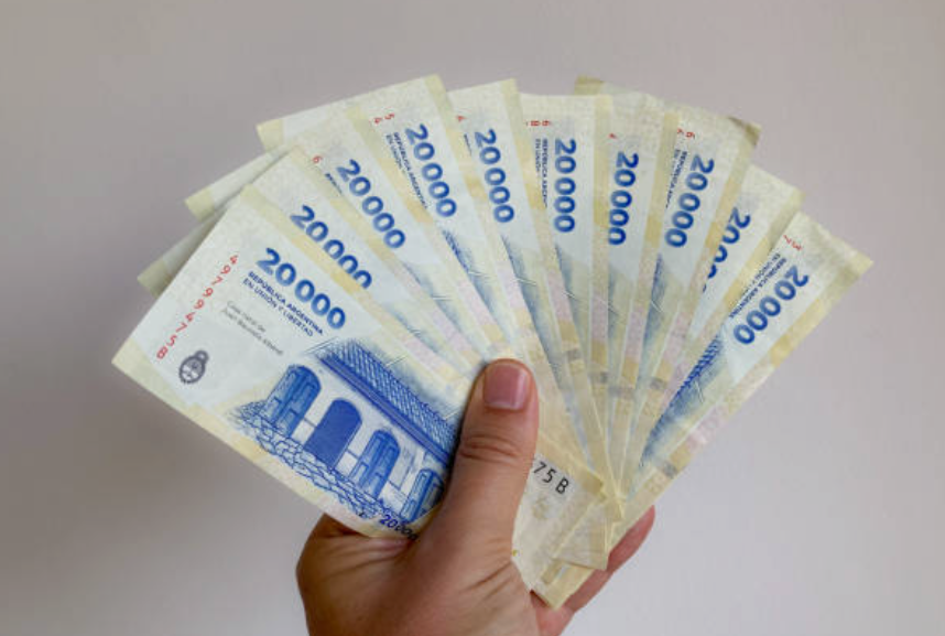 ¡OCHO SALARIOS MÍNIMOS PARA NO SER POBRES!