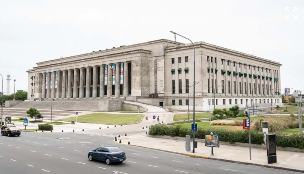 UNIVERSIDADES DECLARAN EL PARO TOTAL