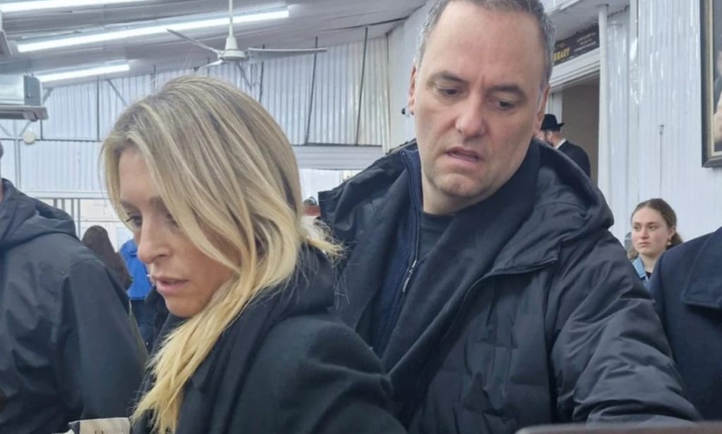 CAJAS FUERTES Y CUENTAS FLOJAS: La Justicia le sigue el rastro al círculo íntimo de Adorni