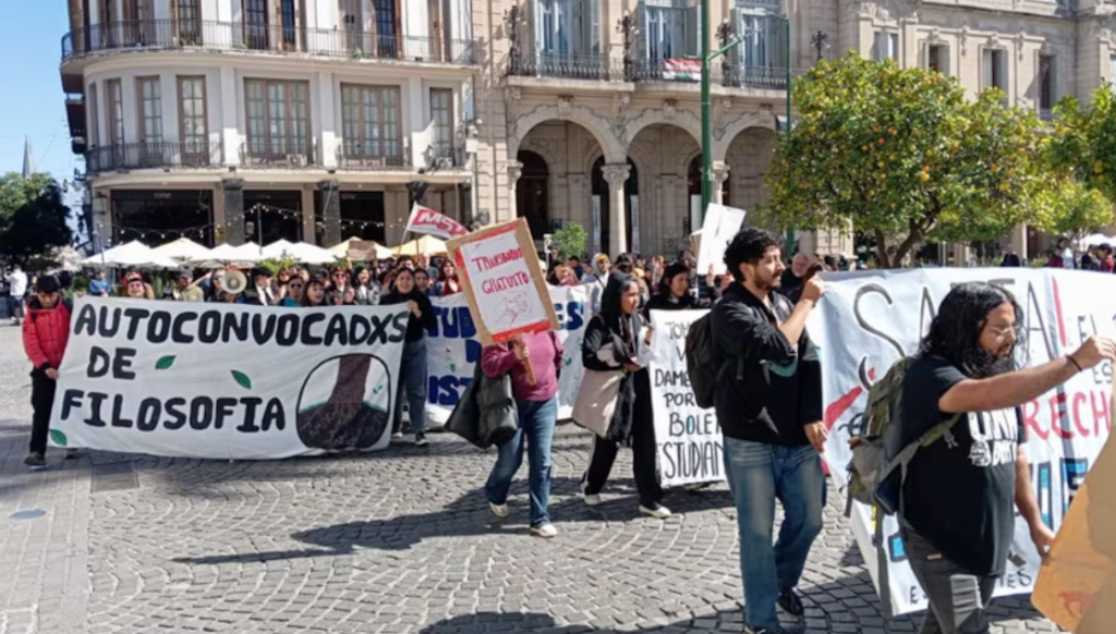 TRABAJADORES PIDEN TRASBORDO GRATUITO