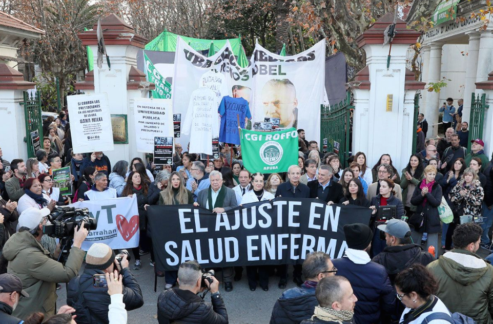 AJUSTE TERMINAL EN SALUD: Recortes millonarios, falta de drogas y hospitales al borde del colapso