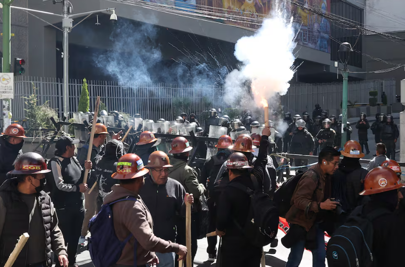 CAOS EN LA PAZ: Represión y furia en Bolivia