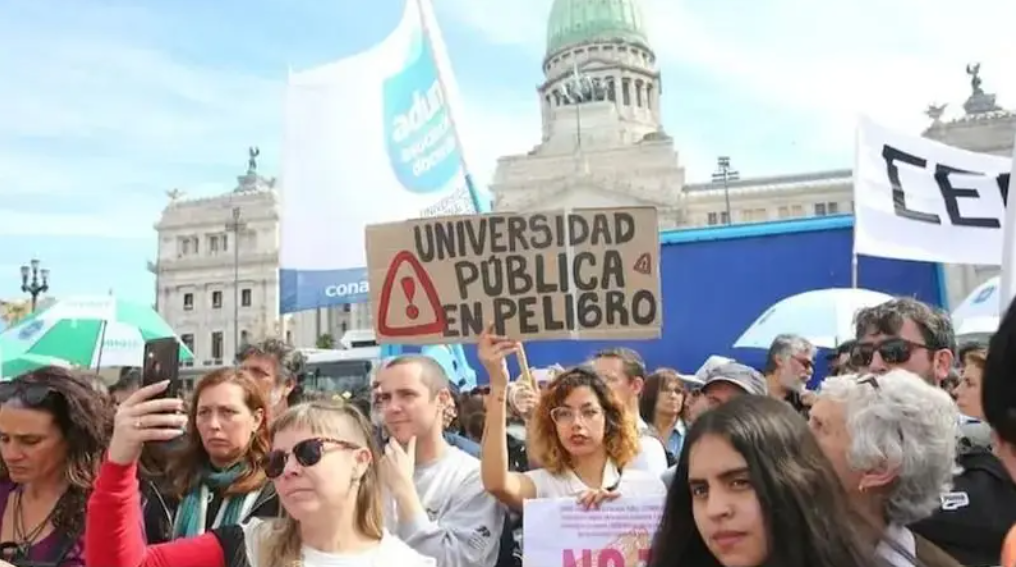 UNIVERSIDADES EN PIE DE GUERRA: Docentes lanzan otra semana de paro y acusan a Milei de «Vacío Educativo»