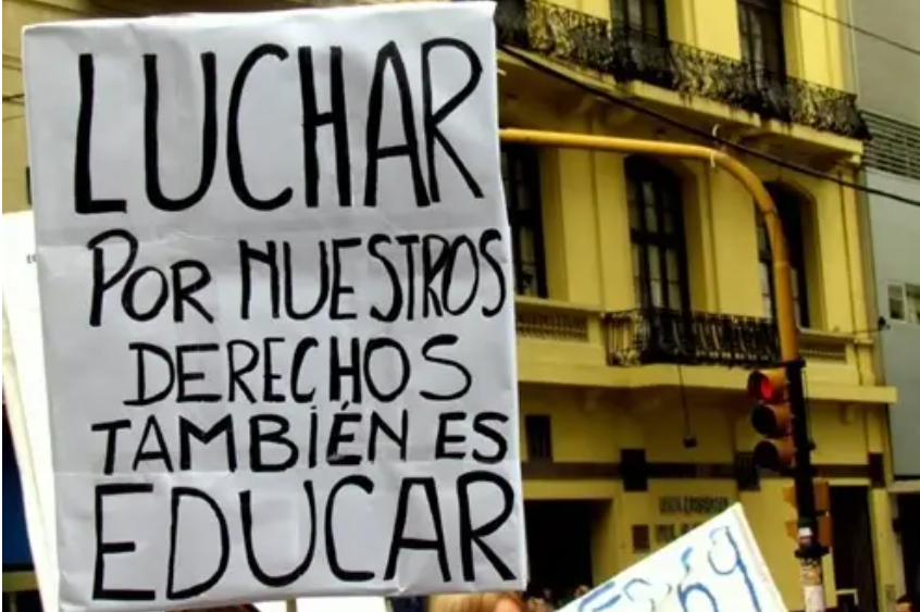 SUELDOS DE HAMBRE Y ESCUELAS EN CRISIS: El ajuste de Milei hunde al sistema docente en todo el país