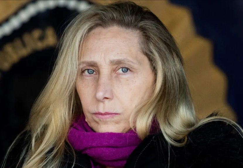 INVESTIGAN A KARINA: Amigas, contratos y corrupción