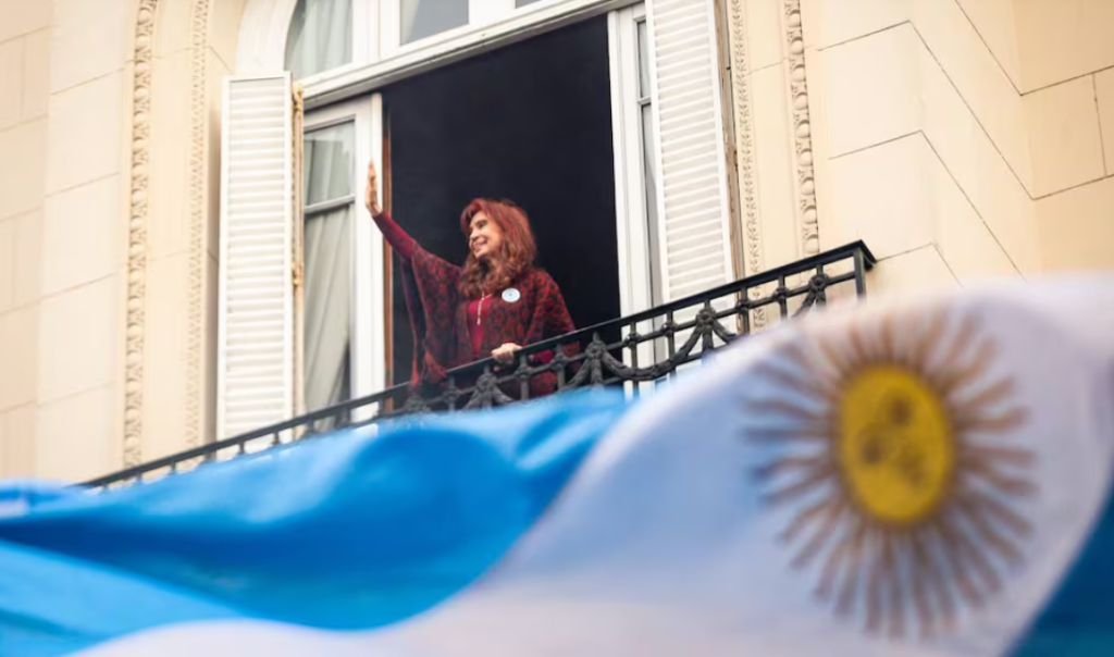 CRISTINA BRILLÓ EN EL BALCÓN ESTE 25 DE MAYO