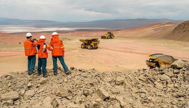 SALTA SE HUNDE EN LA PRECARIZACIÓN: Más de la mitad trabaja en negro y siguen cerrando empresas