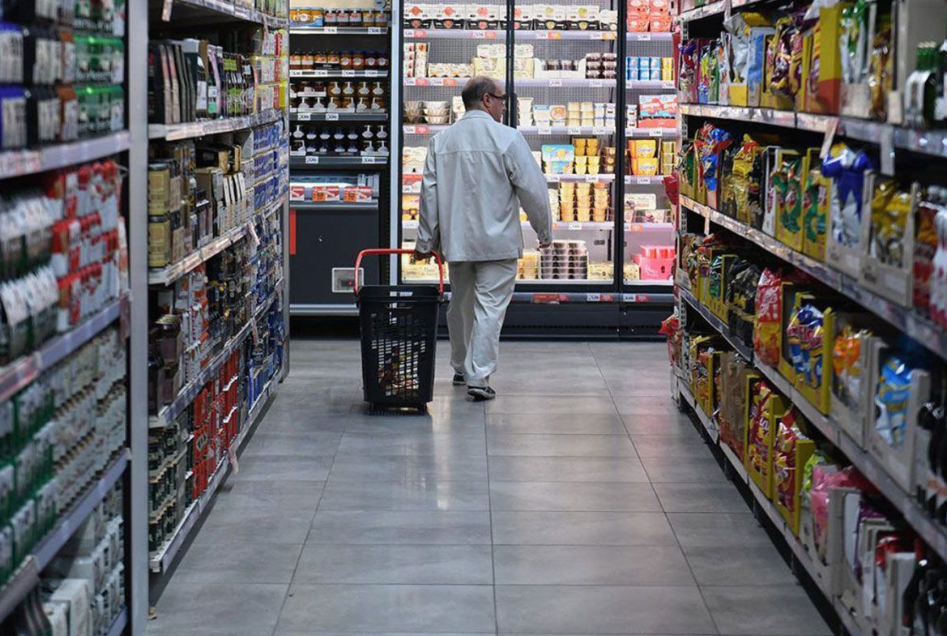 DE LA HELADERA A LA DEUDA: Las familias usan la tarjeta para comer y los bancos empiezan a cerrar la canilla