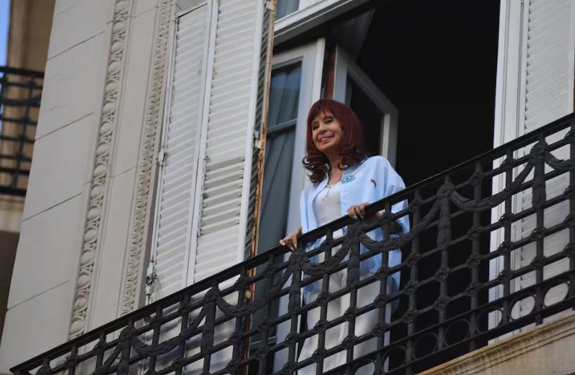EL PERONISMO SE MOVILIZA POR CRISTINA: Marchas, denuncias y una fuerte ofensiva contra la Corte a un año de la condena