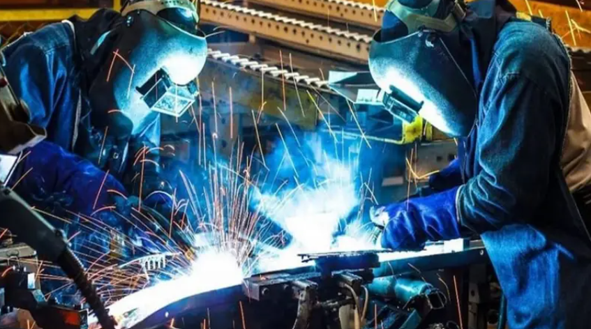 EL GOBIERNO GOLPEA LA INDUSTRIA: La metalurgia no levanta cabeza