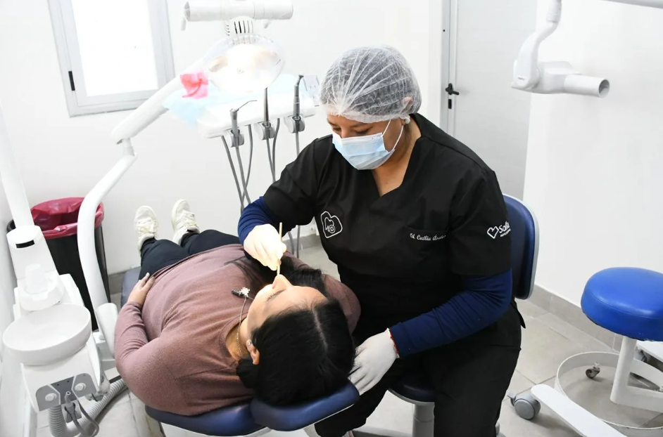 MÓVIL ODONTOLÓGICO: Recorre los barrios cuidando la salud bucal de los salteños