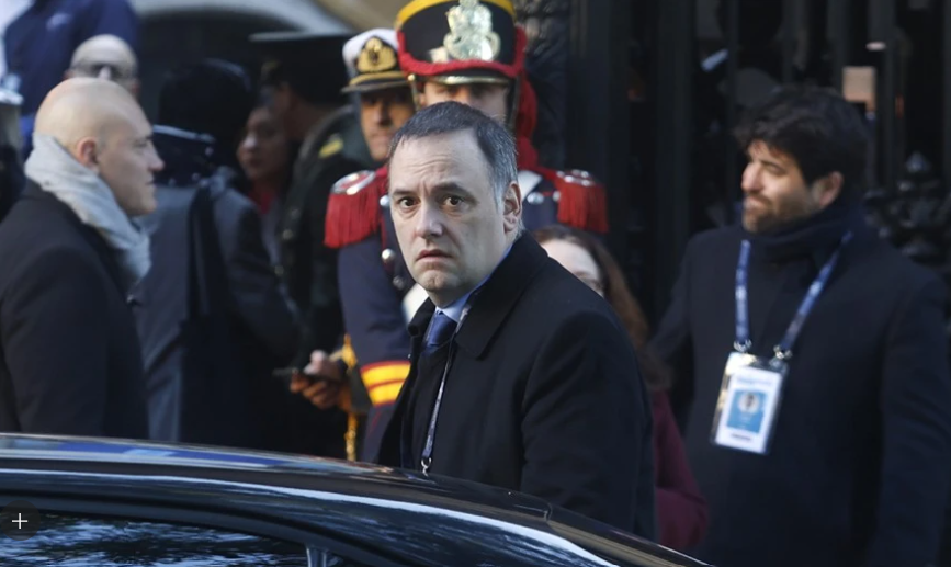 ADORNI RENUNCIÓ Y CONFESÓ DELITOS QUE NADIE LE HABÍA DESCUBIERTO