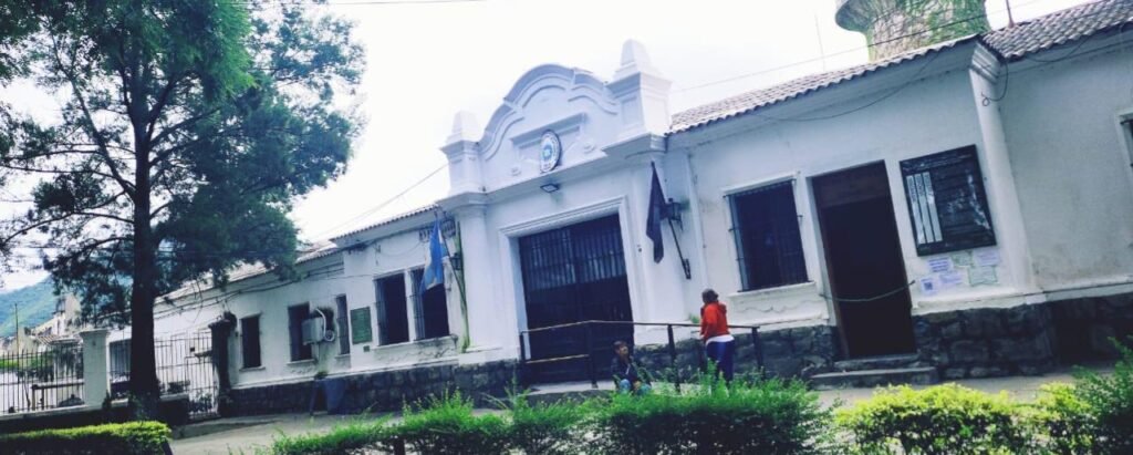 ALLANAMIENTO SORPRESA EN VILLA LAS ROSAS: Encontraron droga, celulares y armas