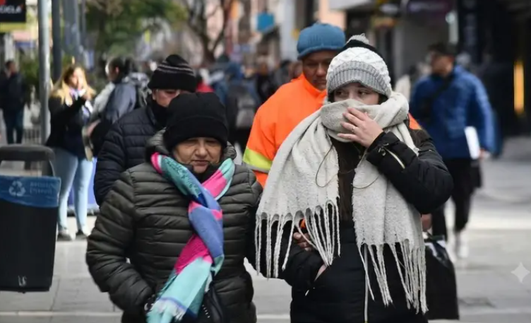 EL FRÍO POLAR NO AFLOJA: Más de 20 provincias siguen bajo alerta y el invierno golpea con toda su fuerza