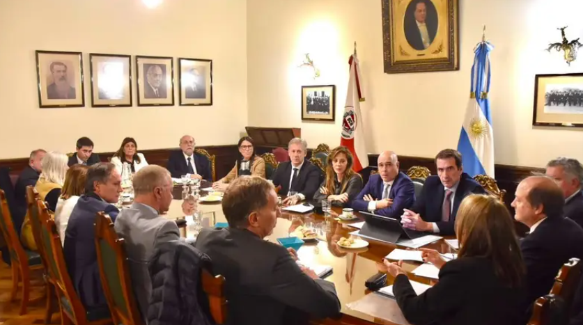 EN CRISIS: Tras la caída de Adorni, Milei apuesta a Santilli para rescatar un Congreso que se le escapa de las manos