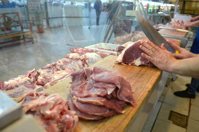 EL AJUSTE GOLPEA DONDE MÁS DUELE: Solo 2 de cada 100 familias llegan a fin de mes y la comida se lleva casi todo el ingreso