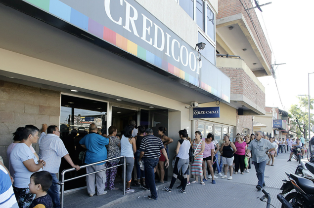 Crece la crisis: más de 5,3 millones de argentinos ya no pueden pagar sus deudas