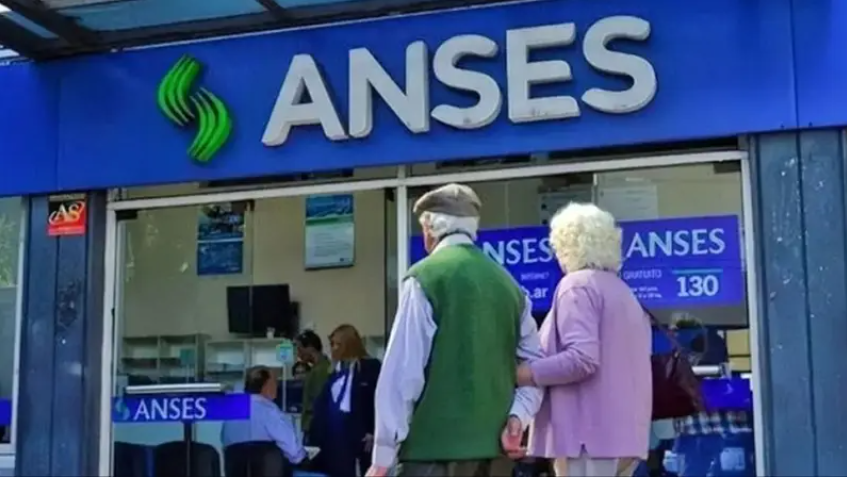 Se desploman las jubilaciones: casi la mitad de los adultos mayores quedó afuera del sistema