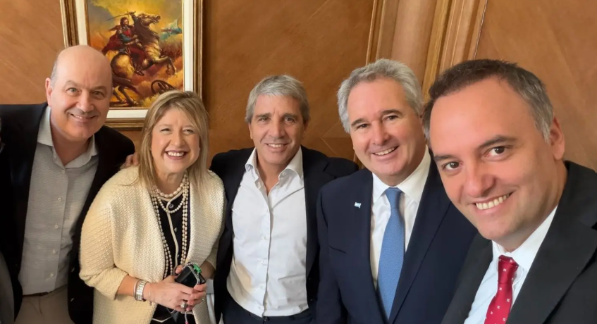 INOCENCIA FISCAL II: Caputo impulsa un nuevo blanqueo que alcanza a funcionarios
