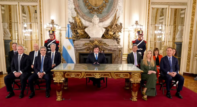 La cadena de Milei pasó desapercibida y el debate se centró en el DNU migratorio