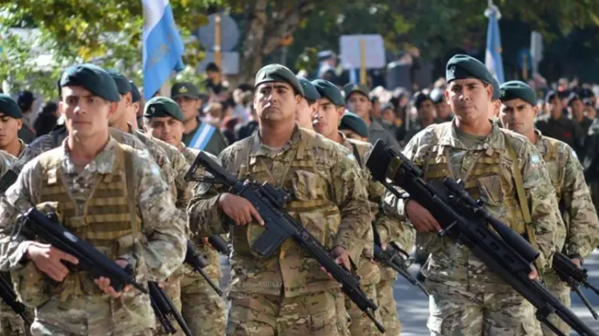 CON LAS FF.AA. EN CRISIS: Milei otorgó un bono extraordinario de $50.000 a las fuerzas federales
