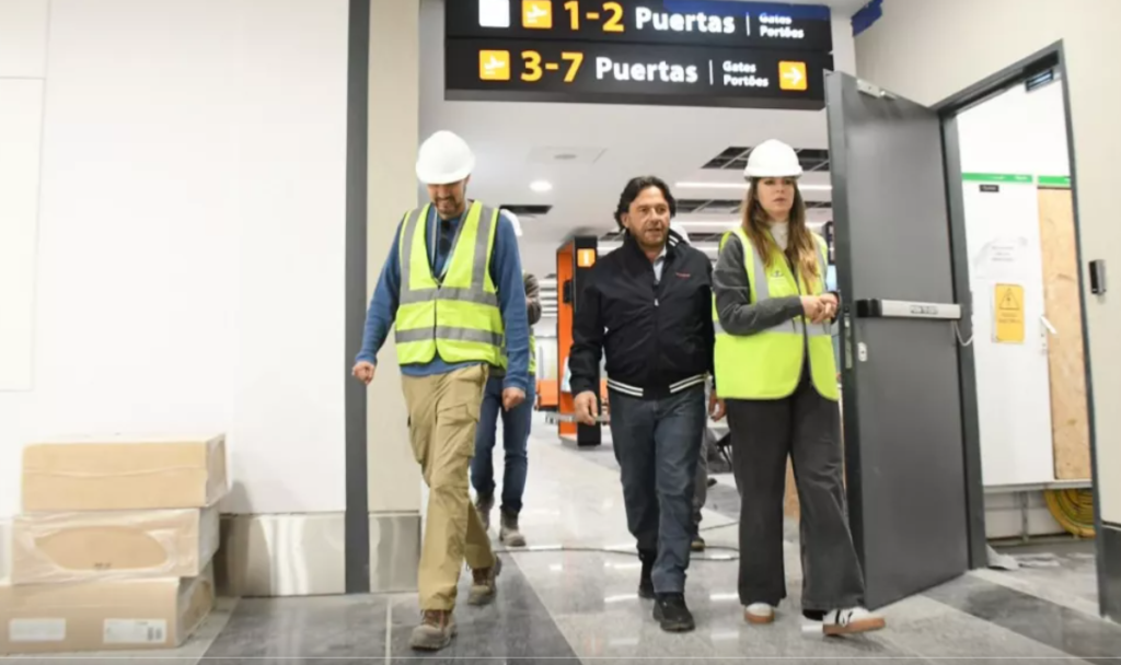Sáenz supervisó las obras del aeropuerto de Salta, con un 70% de avance