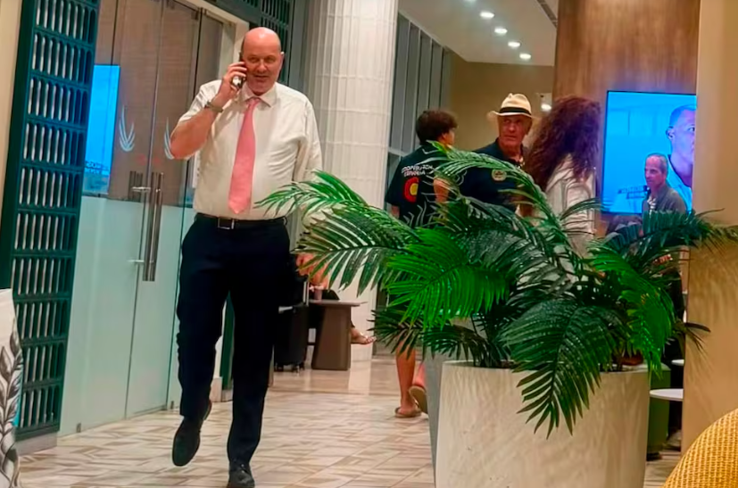 Sturzenegger en la mira por viajar al Caribe en plena crisis oficialista