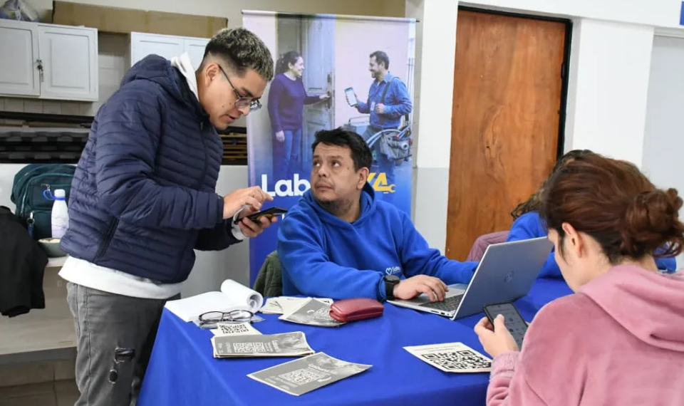 “Laburá Ya”: más de 50 vecinos recibieron asesoramiento