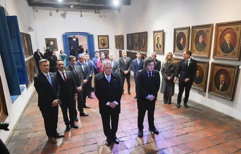 Denuncian que Milei habría usado fondos viales para conseguir los votos para sus leyes
