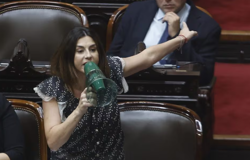 Marcela Pagano pidió cárcel para Milei por las leyes votadas a cambio de plata