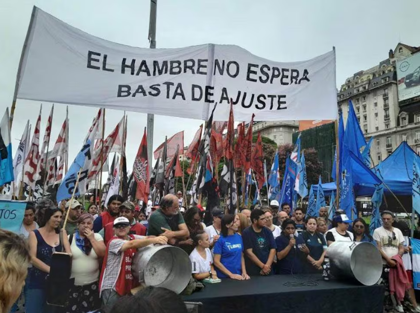 Marcha de endeudados: reclaman a Caputo por crisis de deuda