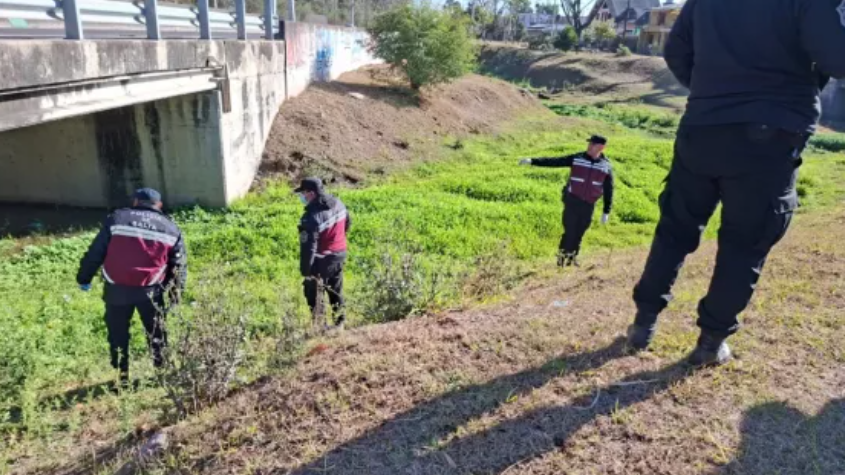 Operativo de seguridad y limpieza en el canal de avenida Bolivia