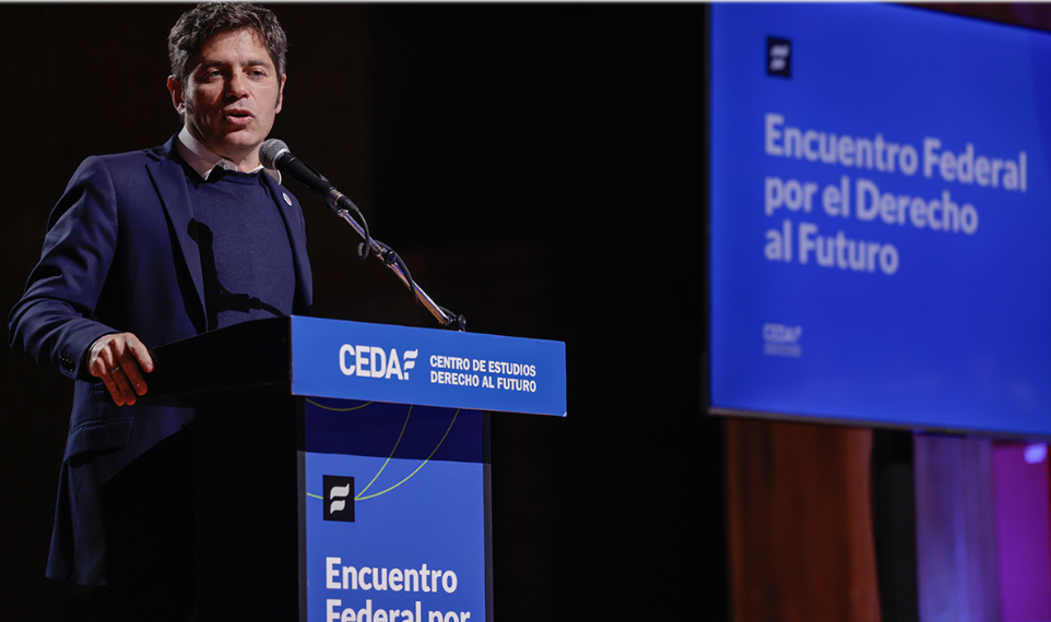Kicillof cruzó a Milei: “Es ridículo” que EE.UU. e Israel dicten la política exterior